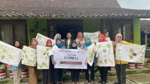 pelatihan ecoprint oleh batik siputri dan paropakaran di desa Lerep