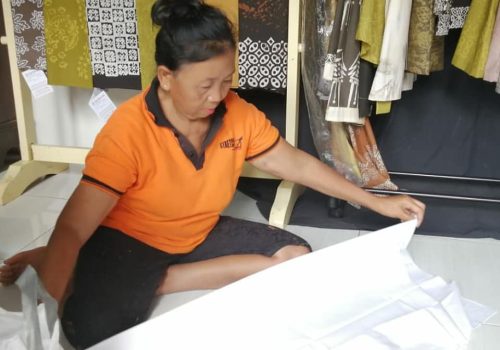 Bu Ngatmi-Batik siPutri